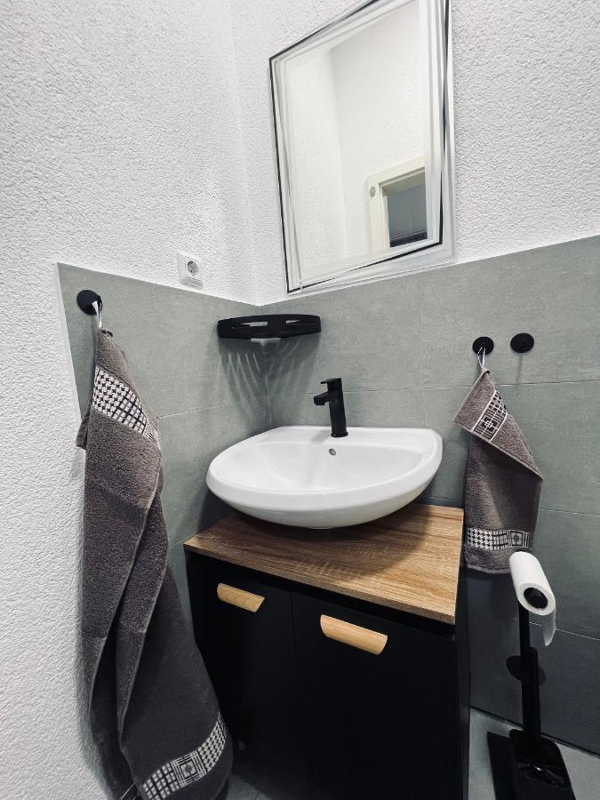 Traumhaftes 1-Zi Apartment Mit Gartennutzung Naehe Krefeld Hbf Dış mekan fotoğraf